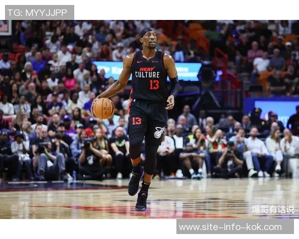 阿德巴约称赞小米切尔为防守引擎强调球队团结一致共同奋战 阿德巴约称赞小米切尔为防守引擎强调球队团结一致共同奋战