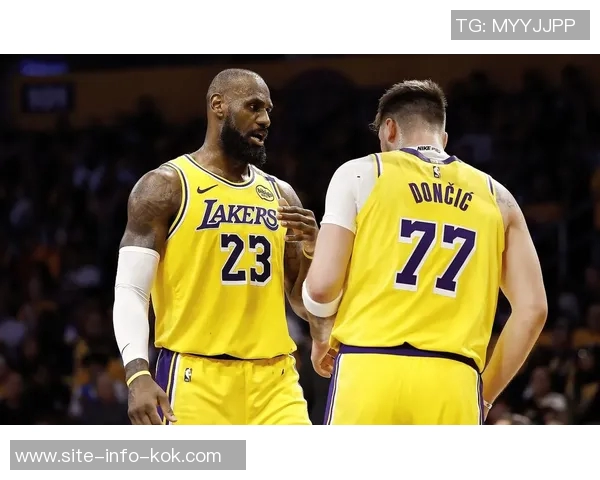 詹姆斯谈球队调整：成功为艾顿提供更多支持与机会