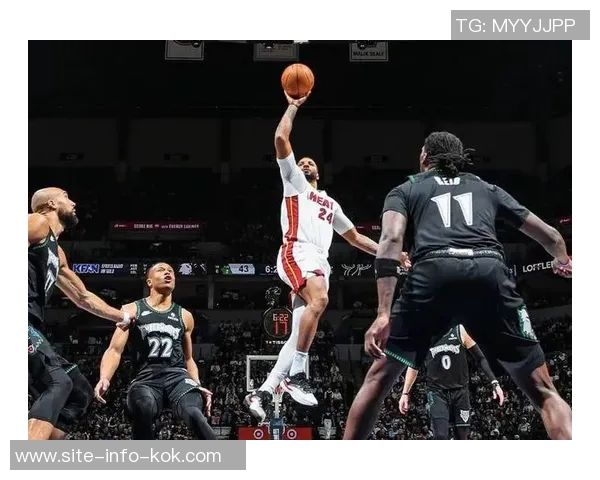 爱德华兹第三节狂砍14分三节15投8中独得31分展现强大火力 爱德华兹第三节狂砍14分三节15投8中独得31分展现强大火力